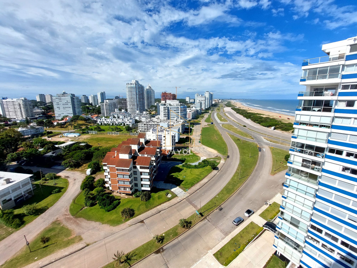 Apartamento ID.438 - Apartamento de 3 suite y dependencia en VENTA Playa Brava