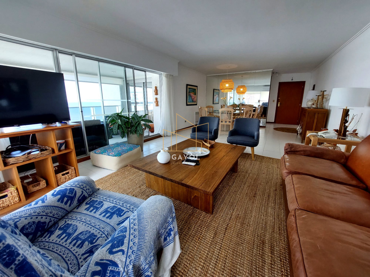 Apartamento ID.438 - Apartamento de 3 suite y dependencia en VENTA Playa Brava