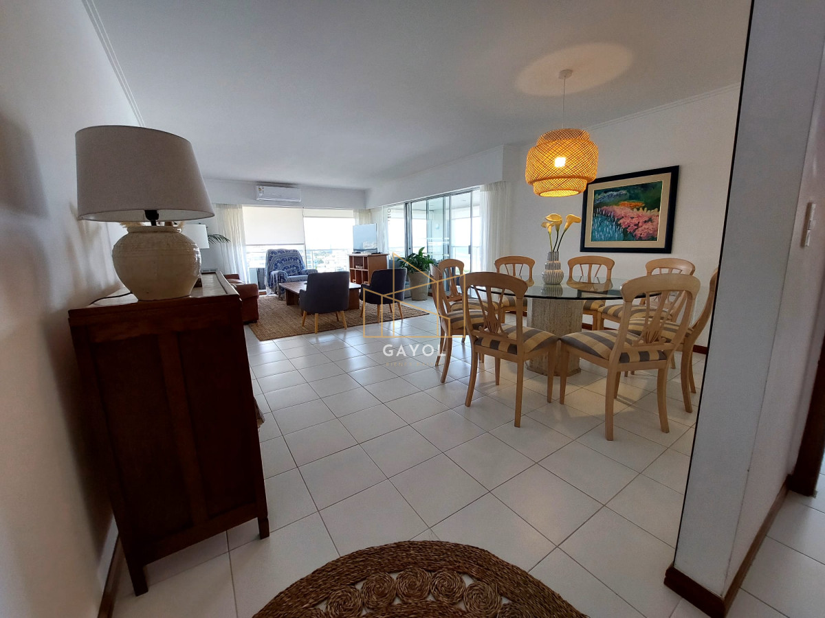 Apartamento ID.438 - Apartamento de 3 suite y dependencia en VENTA Playa Brava