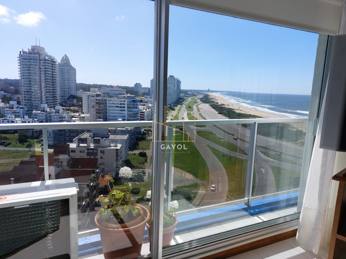 Apartamento ID.438 - Apartamento de 3 suite y dependencia en VENTA Playa Brava