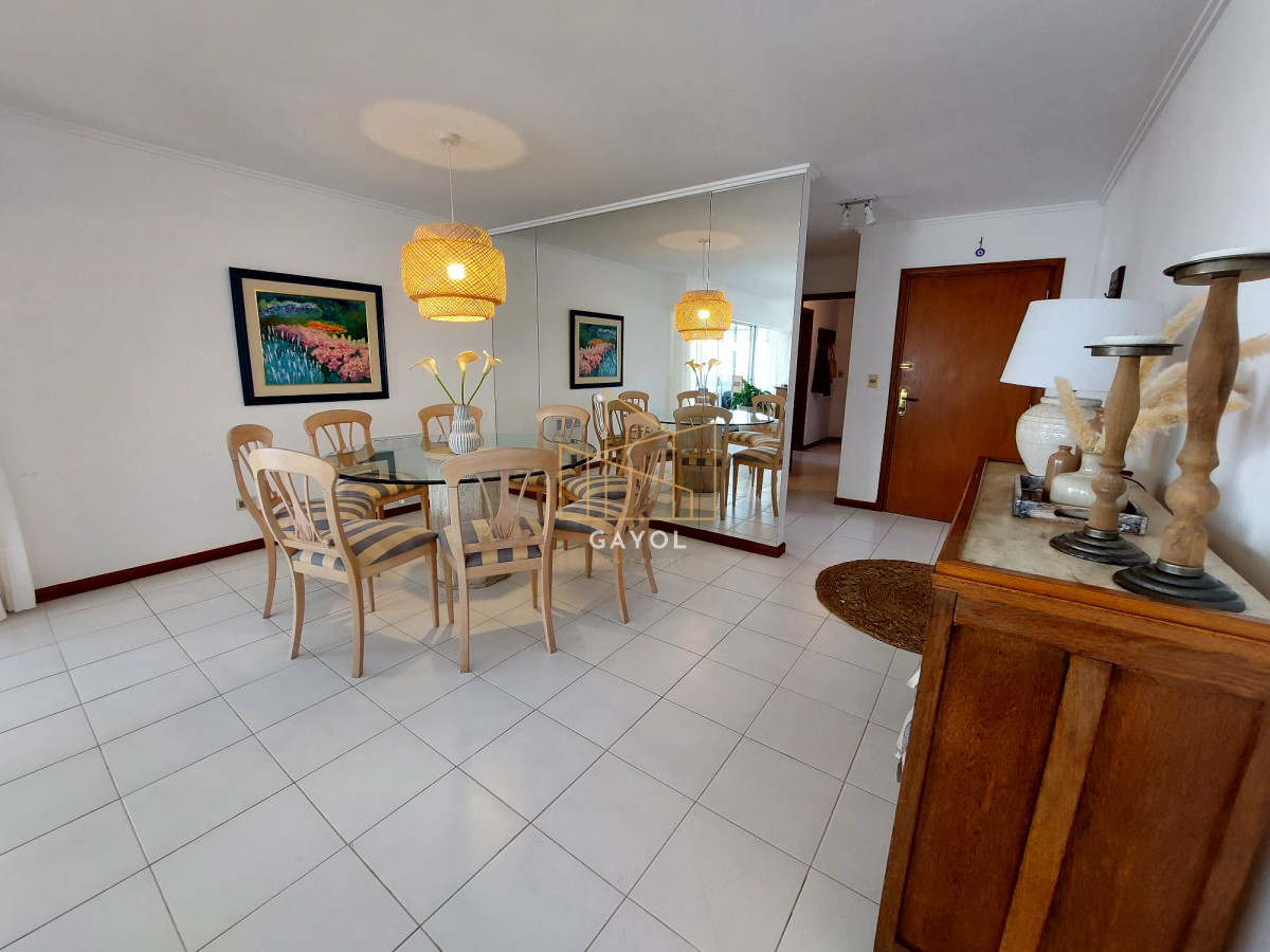 Apartamento ID.438 - Apartamento de 3 suite y dependencia en VENTA Playa Brava