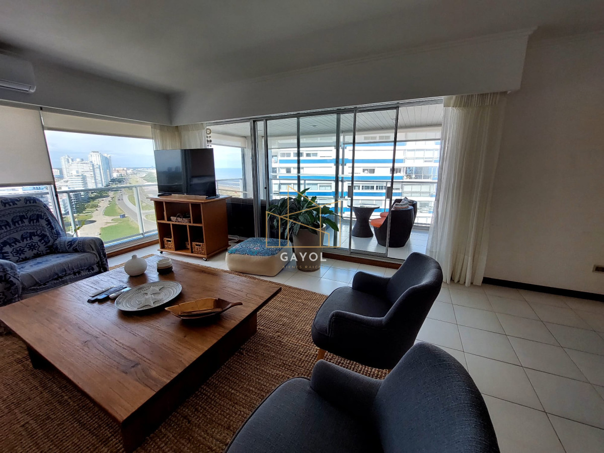 Apartamento ID.438 - Apartamento de 3 suite y dependencia en VENTA Playa Brava