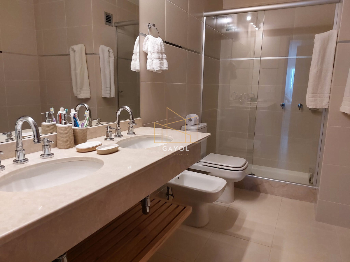 Apartamento ID.412 - Allquiler de Temporada 2 suite en Playa Mansa con todos los servicios