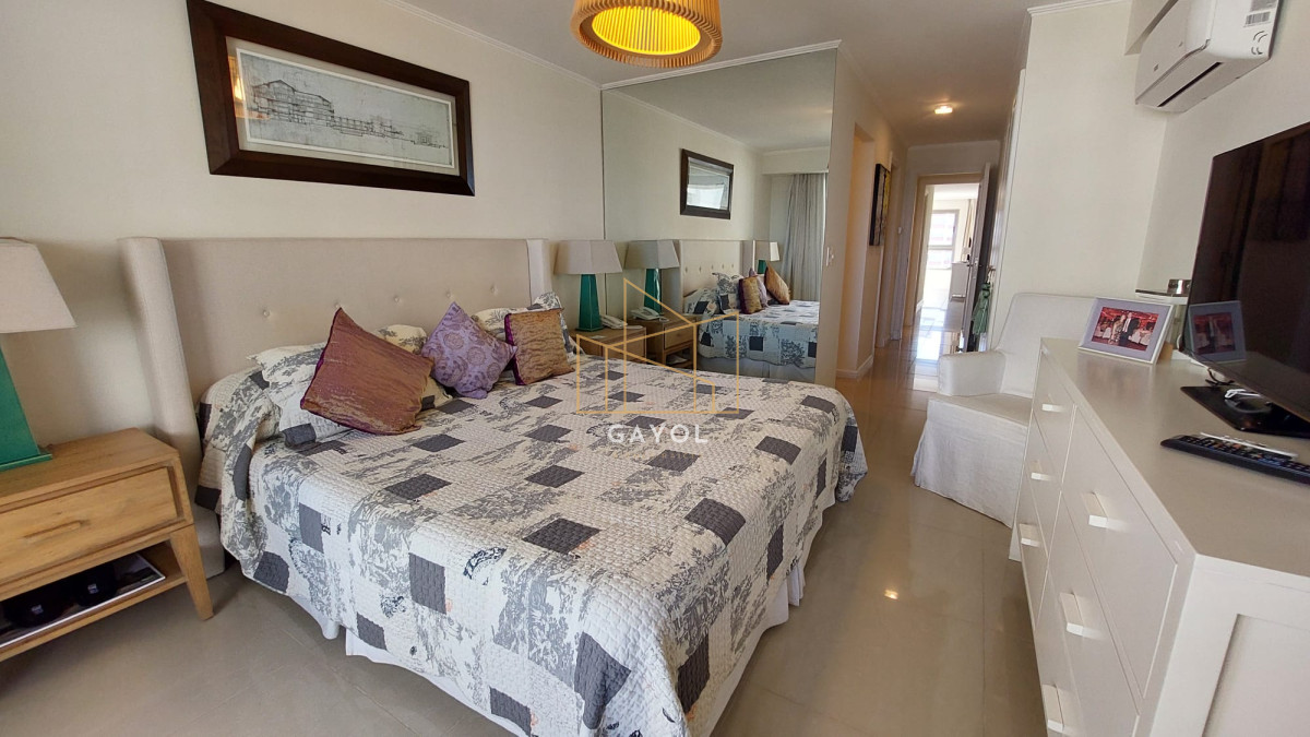 Apartamento ID.455 - Apartamento de tres dormitorios en suite, sobre playa Brava