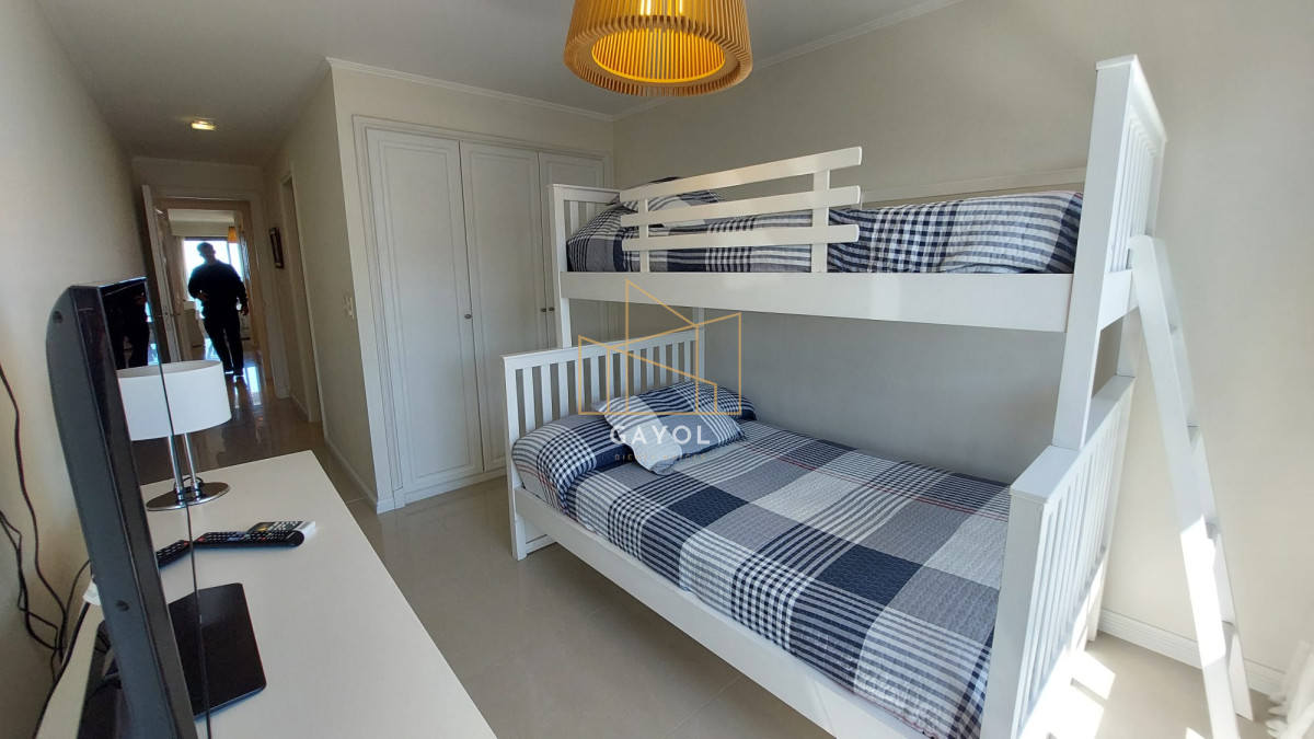Apartamento ID.455 - Apartamento de tres dormitorios en suite, sobre playa Brava