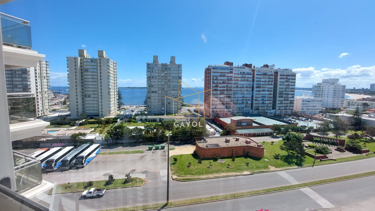 Apartamento ID.455 - Apartamento de tres dormitorios en suite, sobre playa Brava