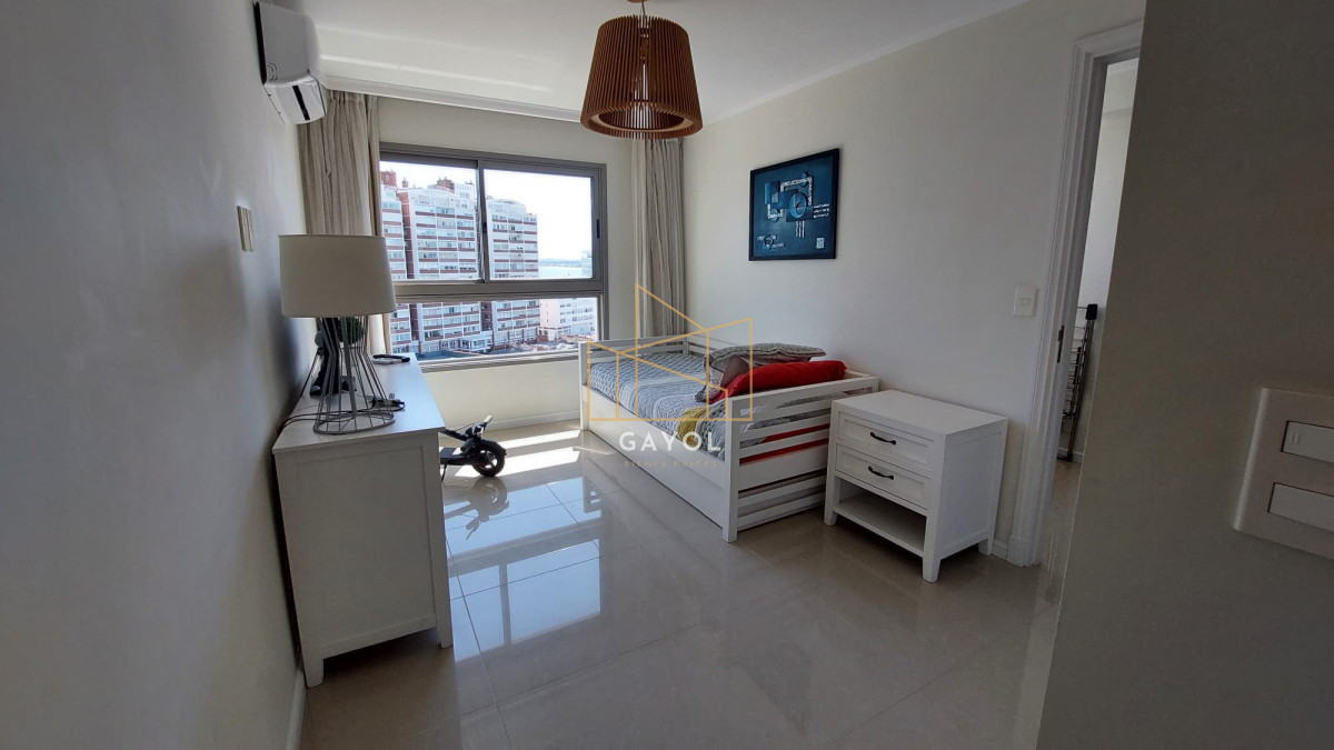 Apartamento ID.455 - Apartamento de tres dormitorios en suite, sobre playa Brava