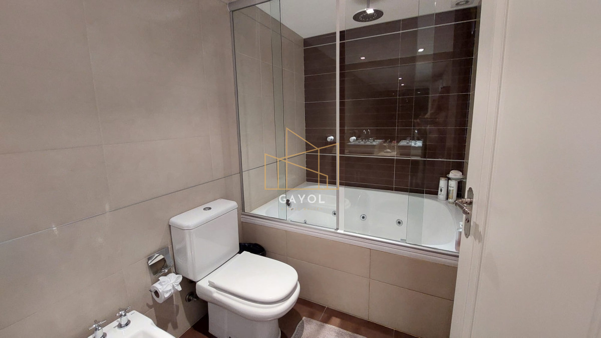 Apartamento ID.455 - Apartamento de tres dormitorios en suite, sobre playa Brava