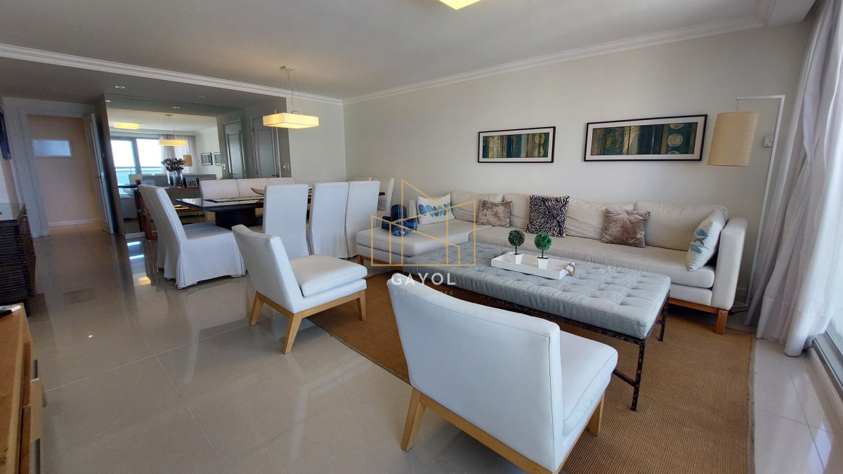 Apartamento ID.455 - Apartamento de tres dormitorios en suite, sobre playa Brava