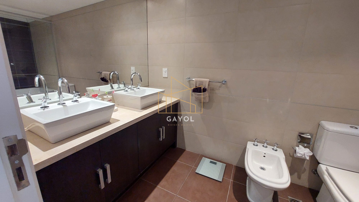 Apartamento ID.455 - Apartamento de tres dormitorios en suite, sobre playa Brava