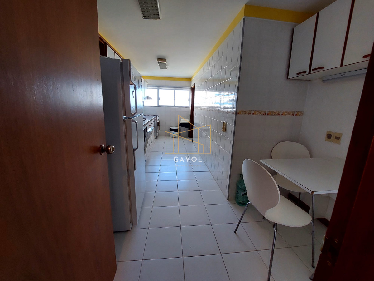 Apartamento ID.438 - Apartamento de 3 suite y dependencia en VENTA Playa Brava