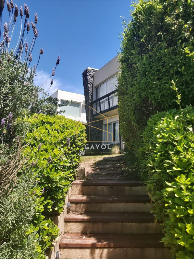 Casa ID.401 - Casa en venta de 5 dormitorios en Montoya, La Barra