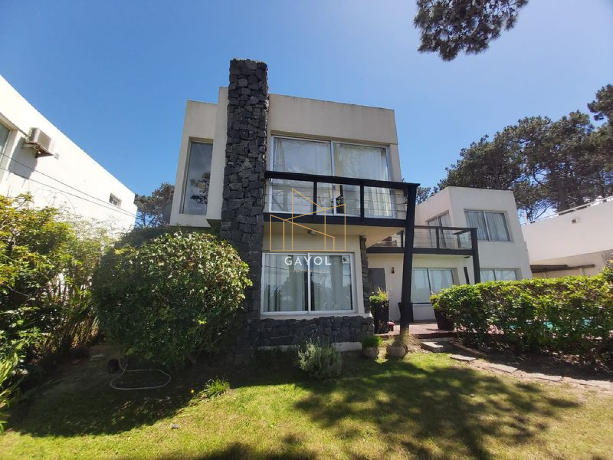 Casa ID.401 - Casa en venta de 5 dormitorios en Montoya, La Barra