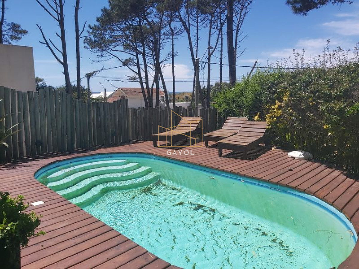 Casa ID.401 - Casa en venta de 5 dormitorios en Montoya, La Barra