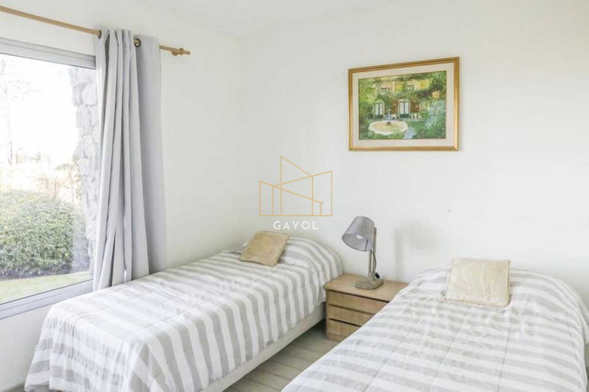 Casa ID.401 - Casa en venta de 5 dormitorios en Montoya, La Barra