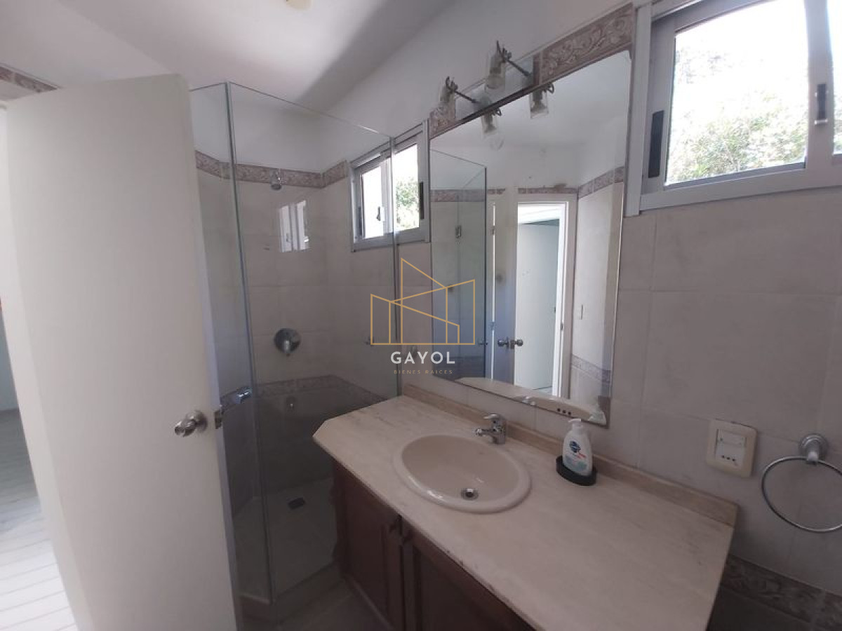 Casa ID.401 - Casa en venta de 5 dormitorios en Montoya, La Barra