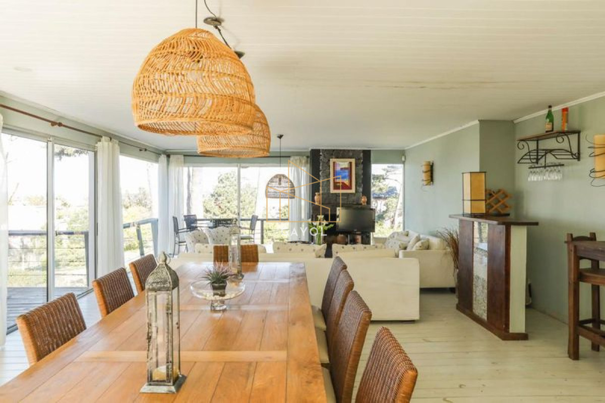 Casa ID.401 - Casa en venta de 5 dormitorios en Montoya, La Barra