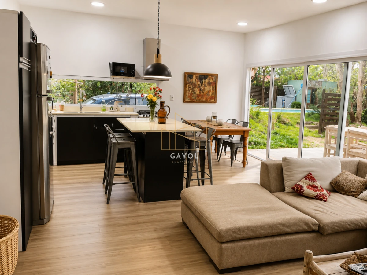 Casa ID.1424 - Moderna casa en Venta de 3 dormitorios
