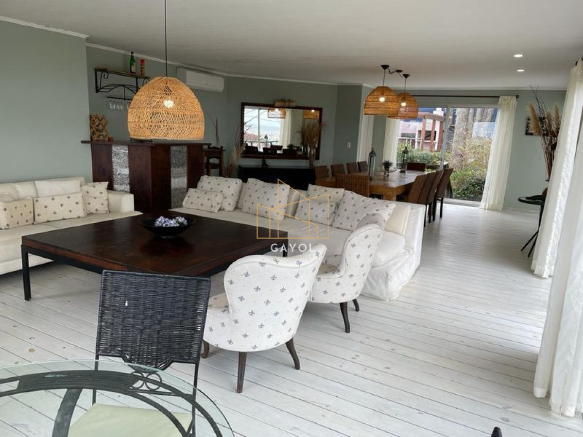 Casa ID.401 - Casa en venta de 5 dormitorios en Montoya, La Barra