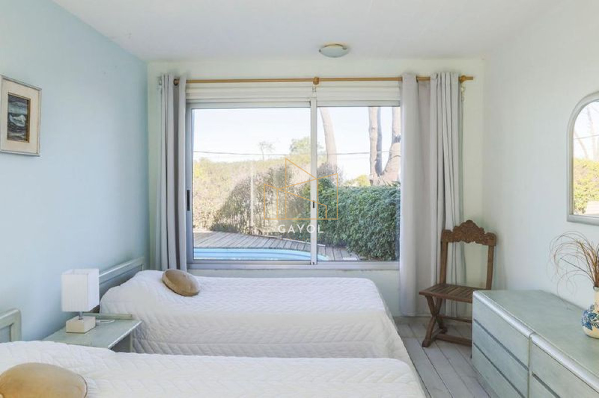 Casa ID.401 - Casa en venta de 5 dormitorios en Montoya, La Barra