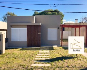 OPORTUNIDAD ! Casa de 2 dormitorios en Real San Carlos, Colonia del Sacramento