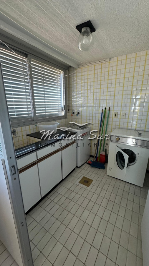 Apartamento ID.120 - Espectacular Primera Fila 3 Dormitorios más Servicio Alquiler de Verano