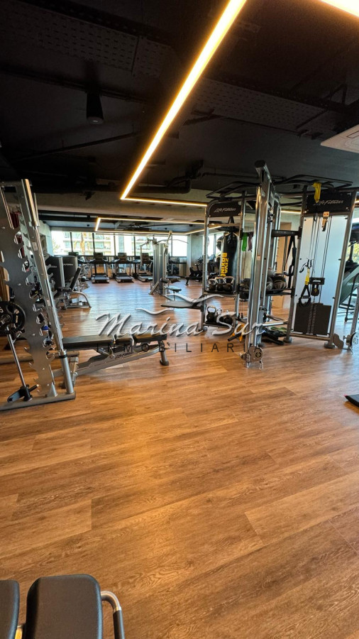 Apartamento ID.72 - Venta Apartamento Surfside 3 Dormitorios Piso Alto Sin Amoblar