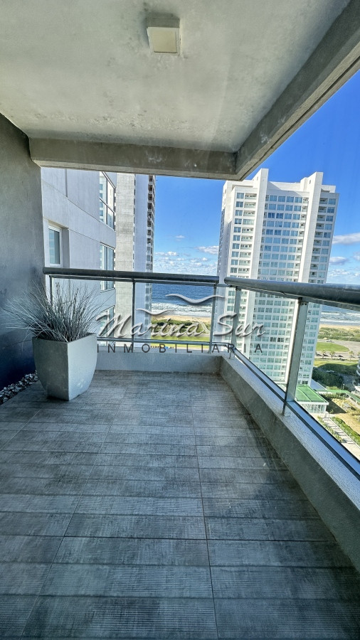 Apartamento ID.95 - Venta 2 Dormitorios en suite  mas dependencia y toilette Playa Brava 