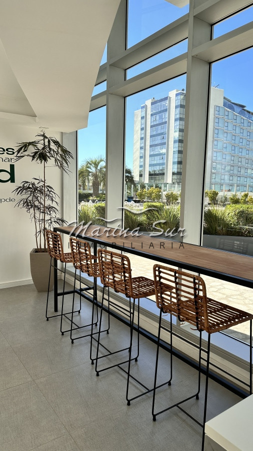 Apartamento ID.95 - Venta 2 Dormitorios en suite  mas dependencia y toilette Playa Brava 