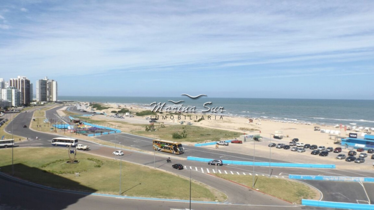 Apartamento ID.19 - Apartamento de tres dormitorios en primera fila Playa Brava, Edificio Torre Imperiale.