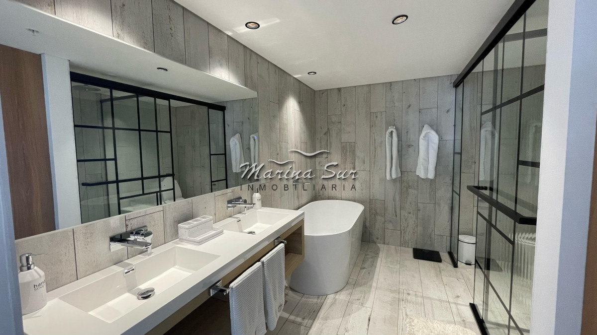 Apartamento ID.76 - En Venta y Alquiler Temporario Surfside 3 Dormitorios 4 Baños