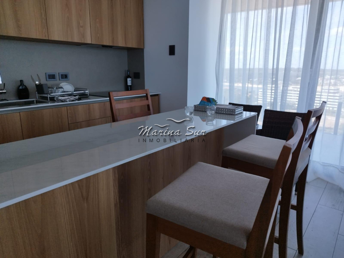 Apartamento ID.76 - En Venta y Alquiler Temporario Surfside 3 Dormitorios 4 Baños