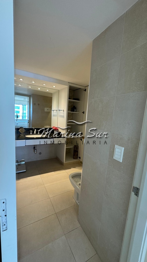 Apartamento ID.120 - Espectacular Primera Fila 3 Dormitorios más Servicio Alquiler de Verano