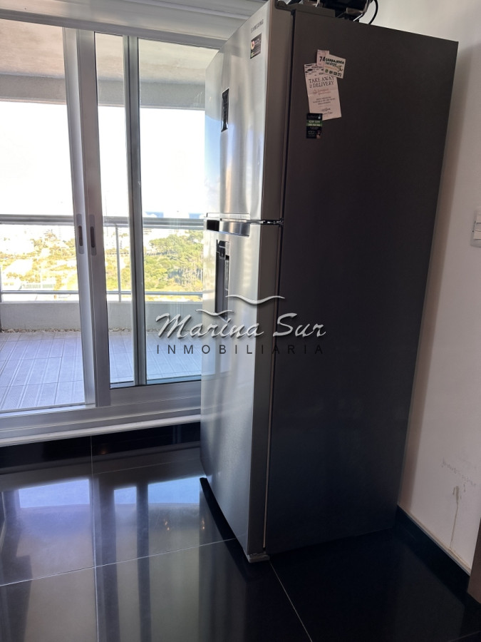 Apartamento ID.95 - Venta 2 Dormitorios en suite  mas dependencia y toilette Playa Brava 