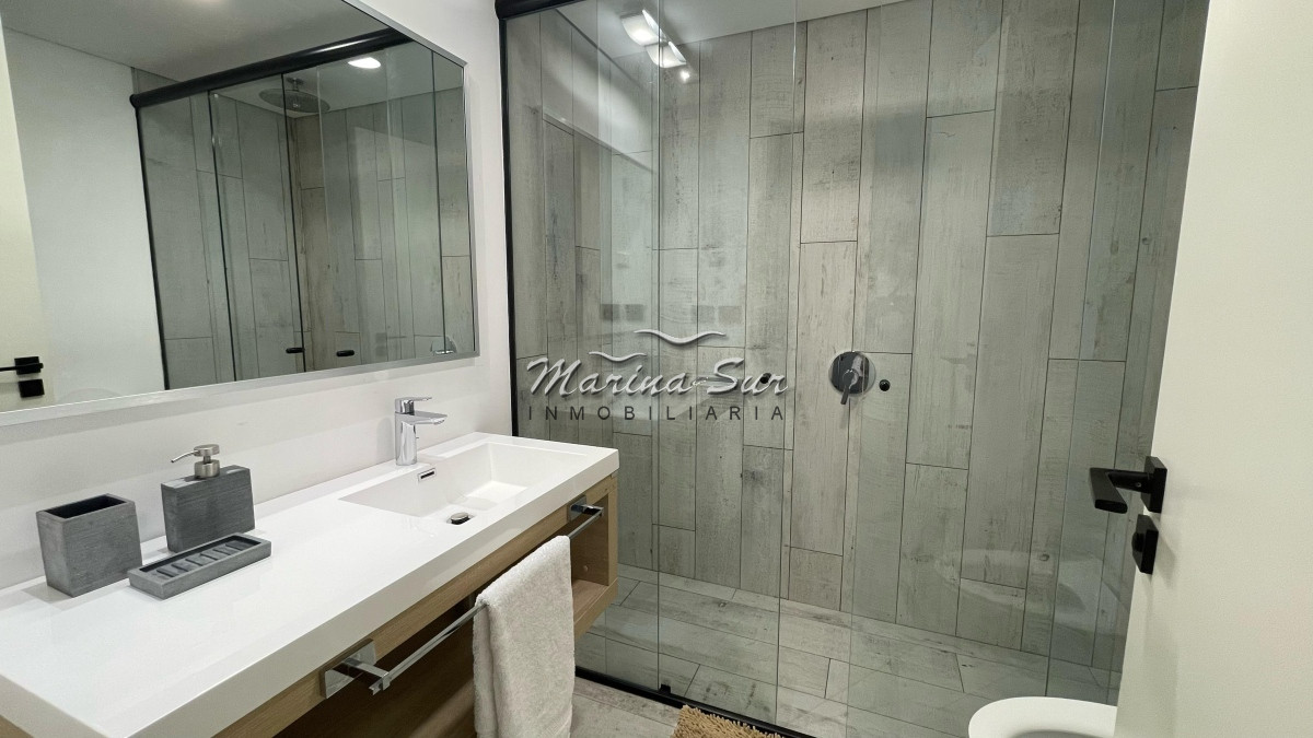 Apartamento ID.76 - En Venta y Alquiler Temporario Surfside 3 Dormitorios 4 Baños