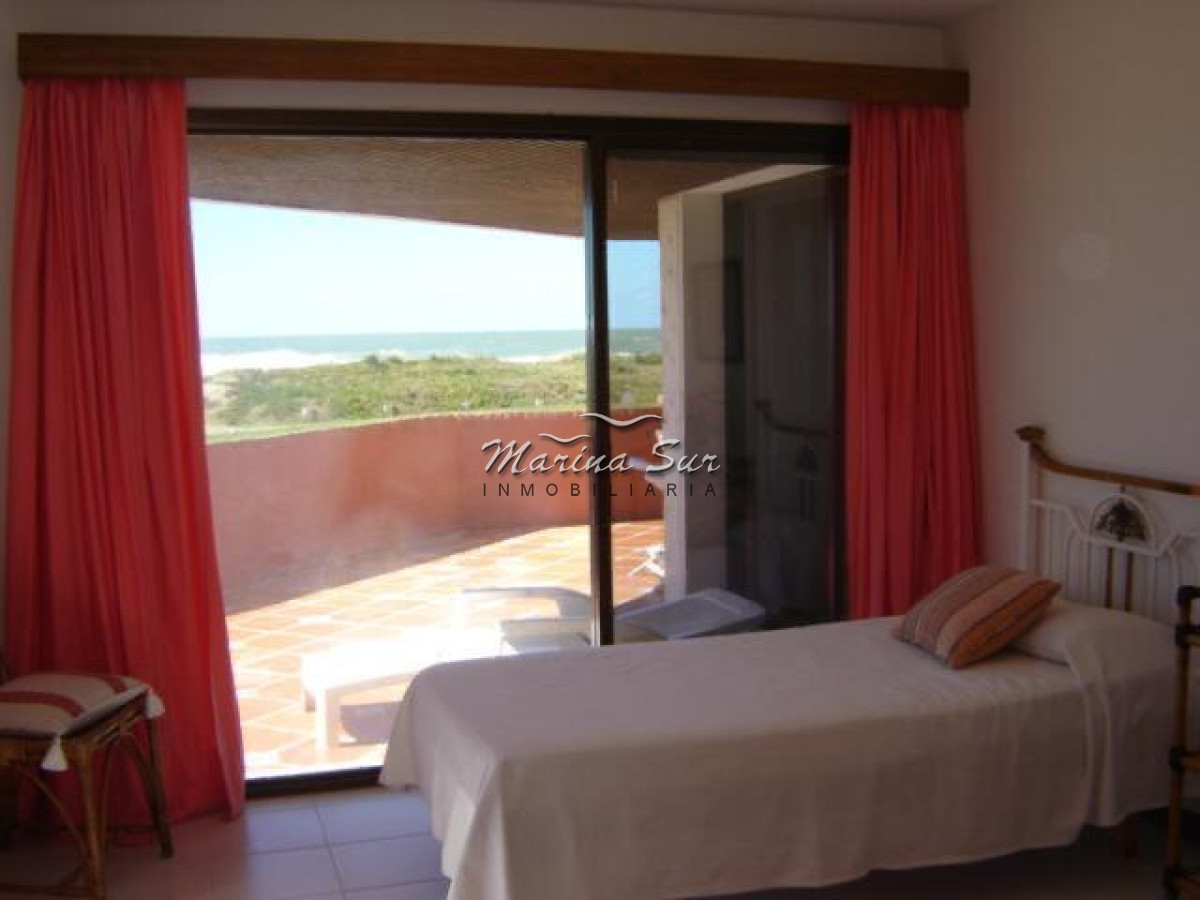 Apartamento ID.226 - En venta Edificio Barrenada Manantiales 3 Dormitorios y Servicio