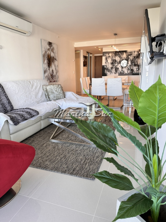 Apartamento ID.95 - Venta 2 Dormitorios en suite  mas dependencia y toilette Playa Brava 