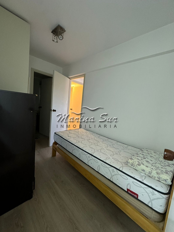 Apartamento ID.219 - Venta Primera Fila Playa Mansa 3 dormitorios más servicio completo