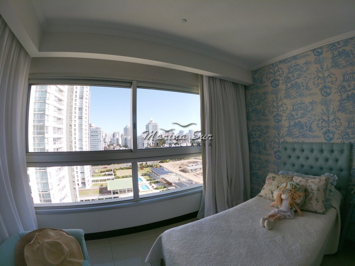 Apartamento ID.15 - Espectacular unidad de tres dormitorios en suite y dependencia de servicio que forma parte de uno de los edificios más exclusivos de Punta del Este