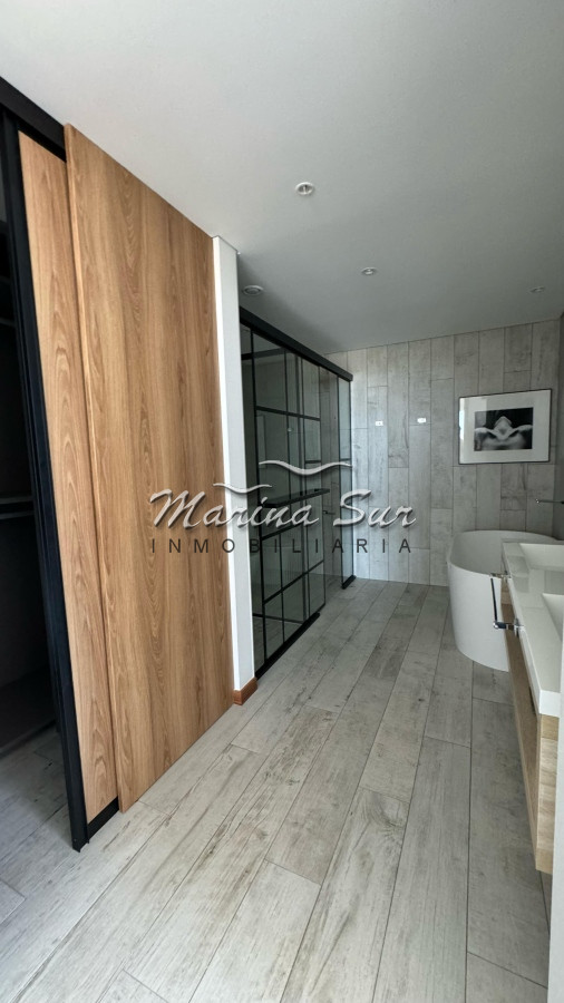 Apartamento ID.72 - Venta Apartamento Surfside 3 Dormitorios Piso Alto Sin Amoblar