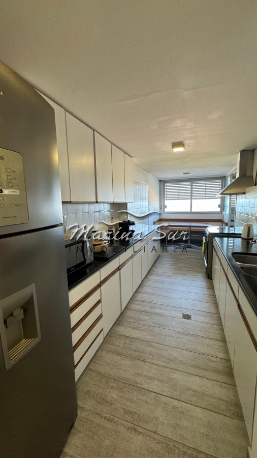 Apartamento ID.121 - Imperdible Primera Fila 3 dormitorios más servicio Alquiler de Verano