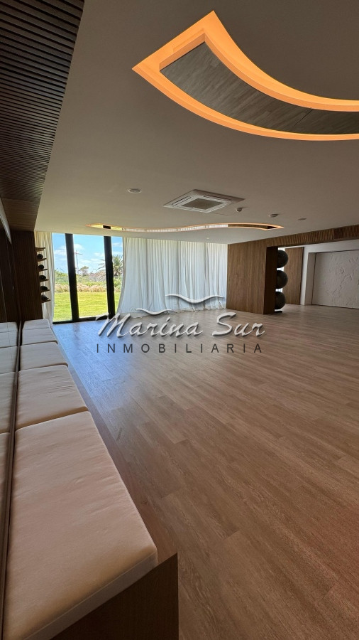 Apartamento ID.72 - Venta Apartamento Surfside 3 Dormitorios Piso Alto Sin Amoblar