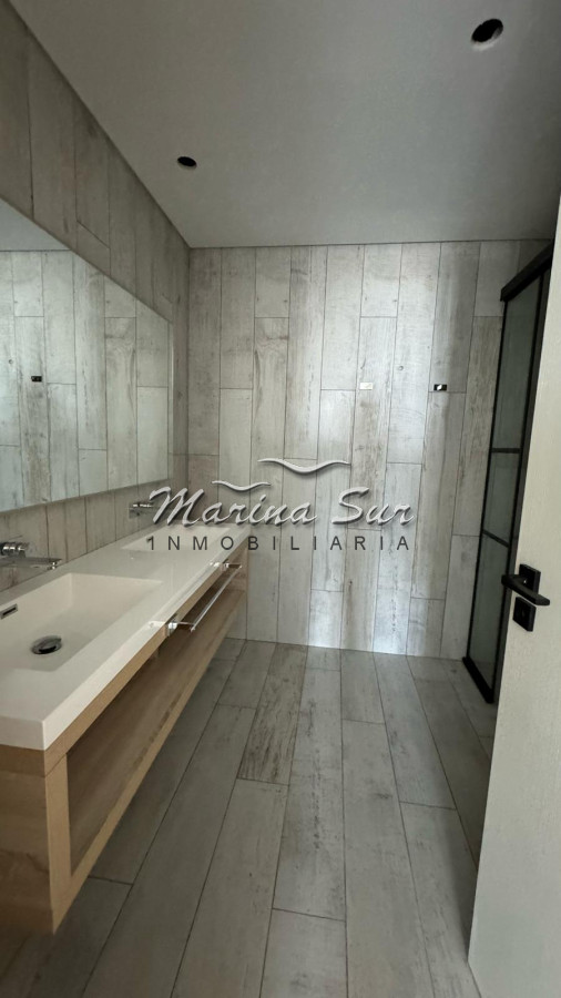 Apartamento ID.72 - Venta Apartamento Surfside 3 Dormitorios Piso Alto Sin Amoblar