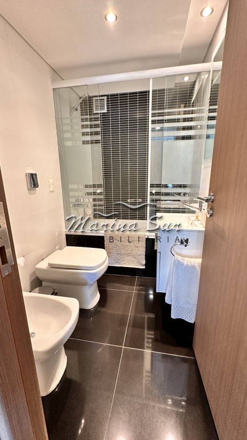 Apartamento ID.95 - Venta 2 Dormitorios en suite  mas dependencia y toilette Playa Brava 