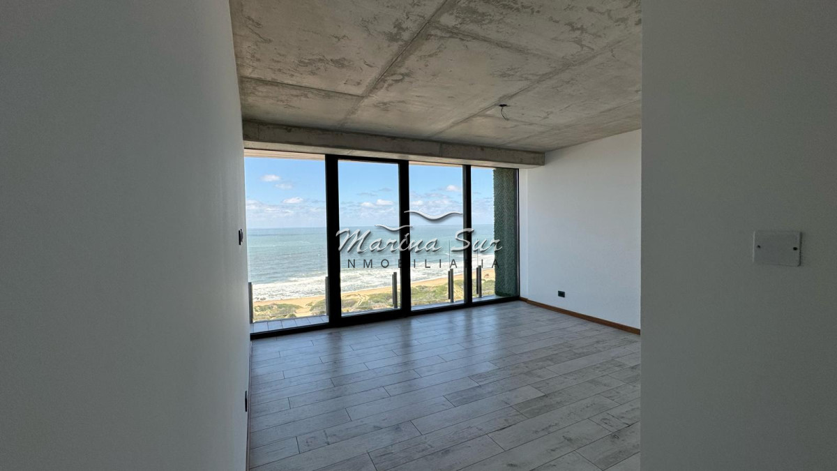 Apartamento ID.72 - Venta Apartamento Surfside 3 Dormitorios Piso Alto Sin Amoblar