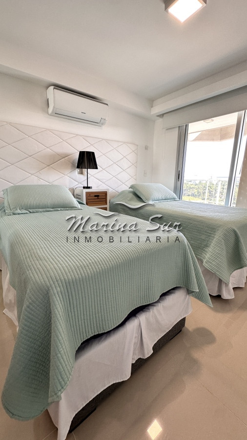 Apartamento ID.95 - Venta 2 Dormitorios en suite  mas dependencia y toilette Playa Brava 
