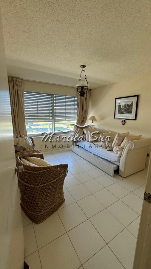 Apartamento ID.120 - Espectacular Primera Fila 3 Dormitorios más Servicio Alquiler de Verano