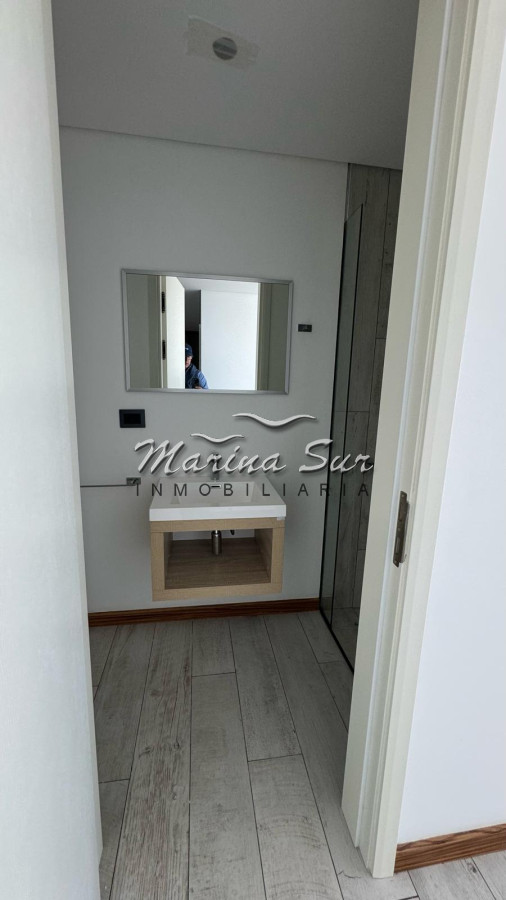 Apartamento ID.72 - Venta Apartamento Surfside 3 Dormitorios Piso Alto Sin Amoblar