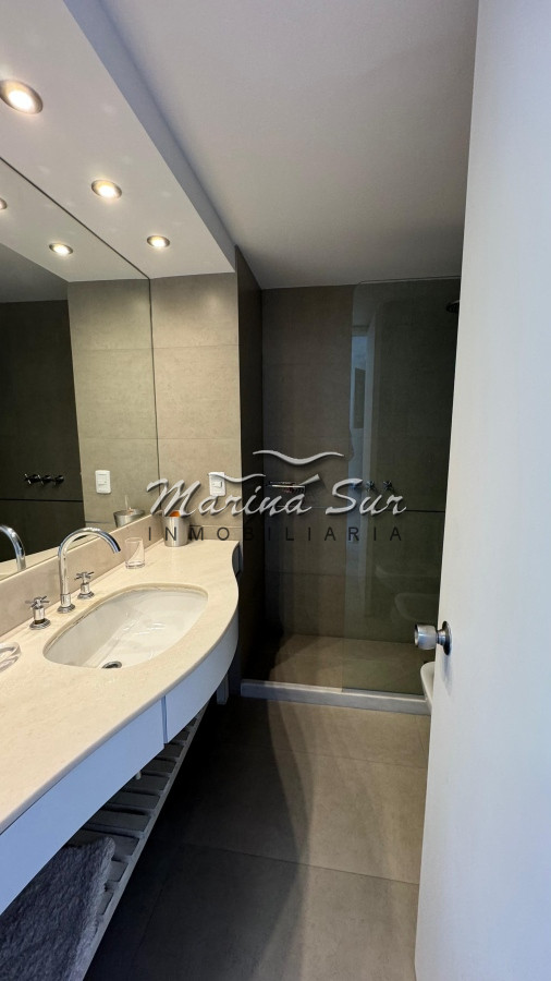 Apartamento ID.121 - Imperdible Primera Fila 3 dormitorios más servicio Alquiler de Verano