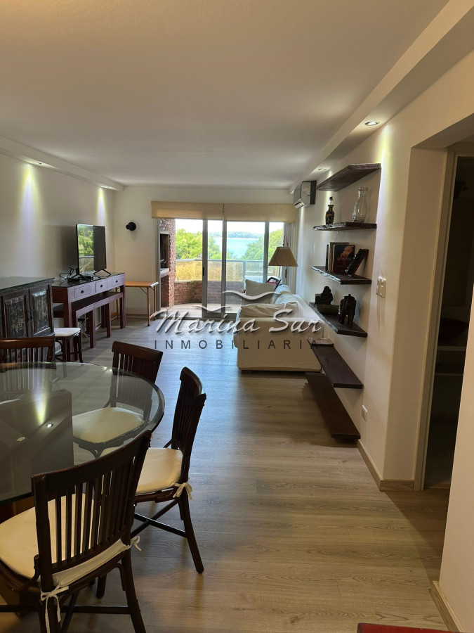 Apartamento ID.219 - Venta Primera Fila Playa Mansa 3 dormitorios más servicio completo
